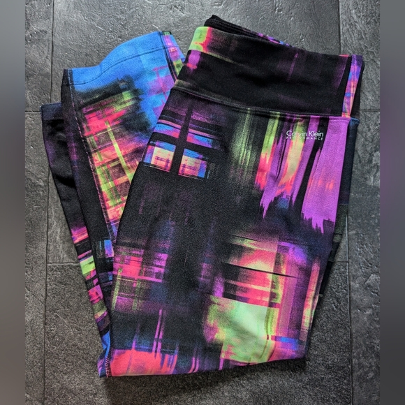 Calvin Klein Performance Capris - Picture 2 of 3